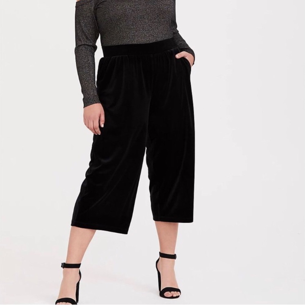 Torrid Black Velour Wide Leg Crop Pants Size 2X - Picture 2 of 10